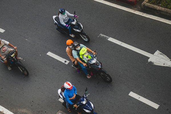 Comment choisir et installer un système de navigation GPS pour les voyages en voiture à l'étranger ?